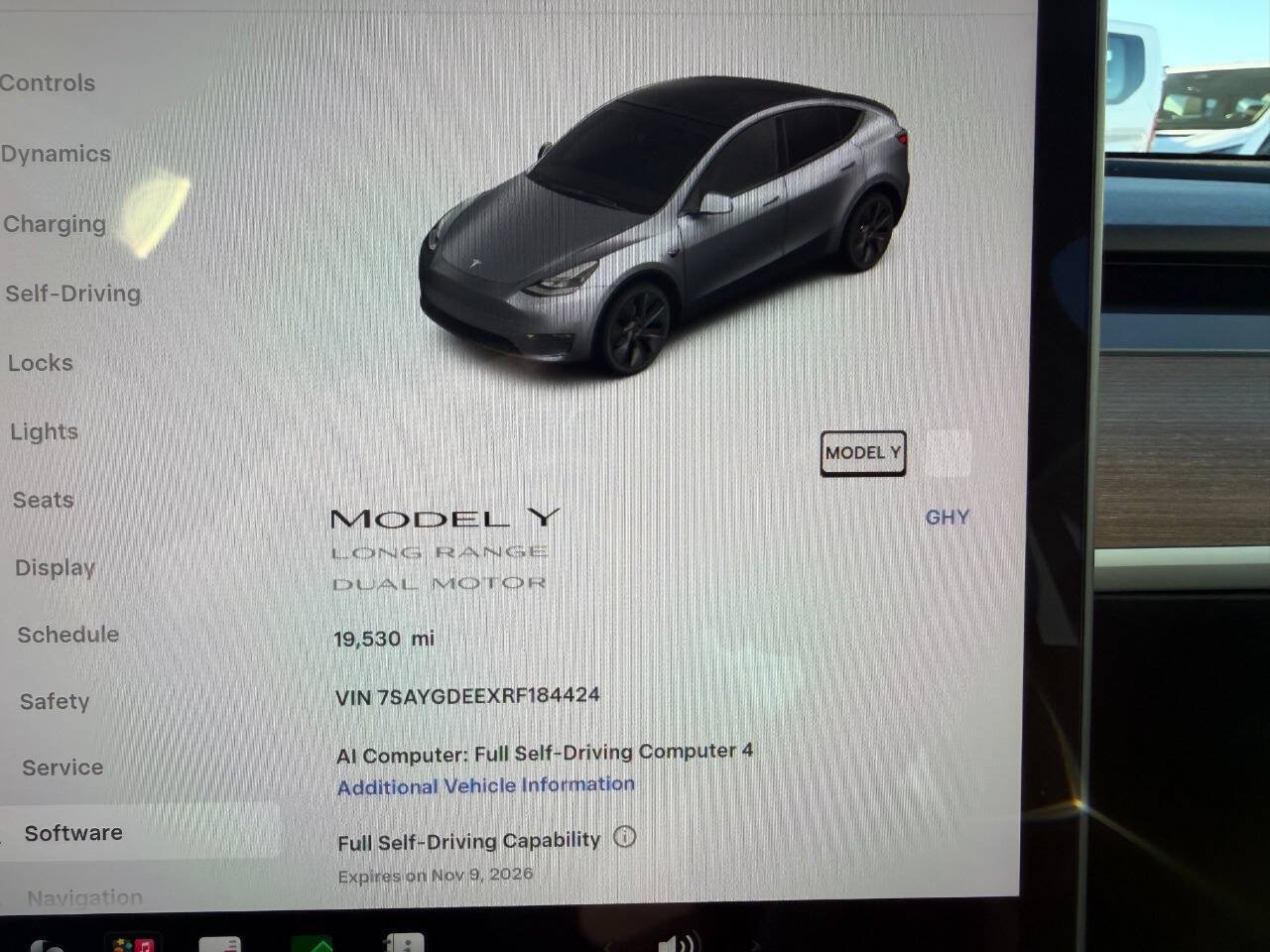 Used 2024 Tesla Model Y Long Range AWD/4WD image 25