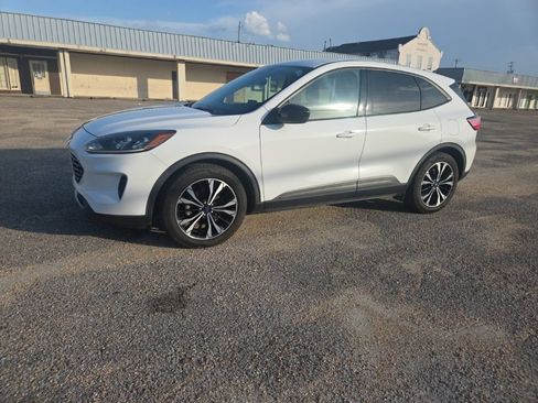 Used 2021 Ford Escape SE w/ SE Sport Appearance Package FWD image 6