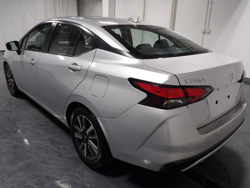 Used 2021 Nissan Versa SV image 6