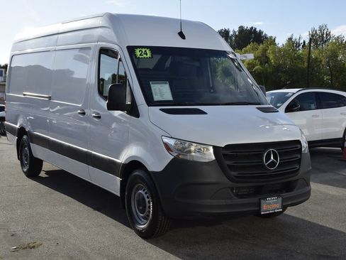 Used 2024 Mercedes-Benz Sprinter 2500 w/ Acoustic Package image 6