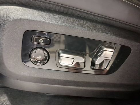 Certified 2025 BMW X7 M60i AWD/4WD image 16