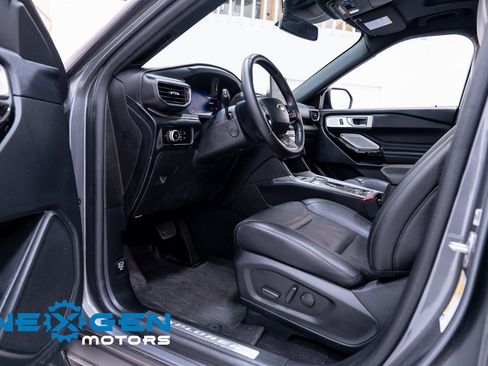 Used 2023 Ford Explorer Platinum w/ Technology Package image 23