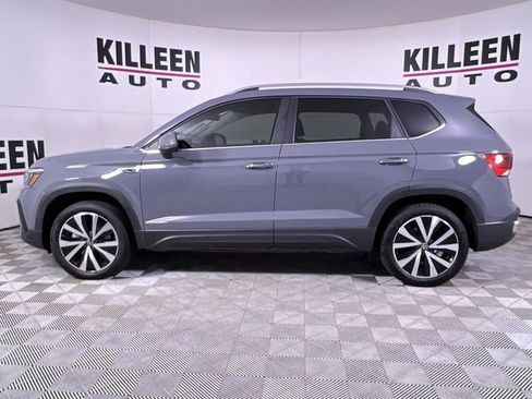 Used 2024 Volkswagen Taos SE image 4