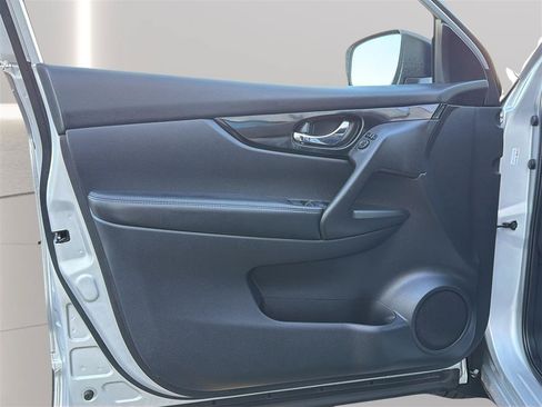 Used 2017 Nissan Rogue Sport SV AWD/4WD image 14