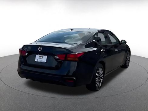 Used 2025 Nissan Altima 2.5 SV FWD image 14