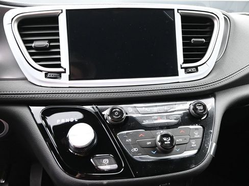 New 2026 Chrysler Pacifica Select image 14