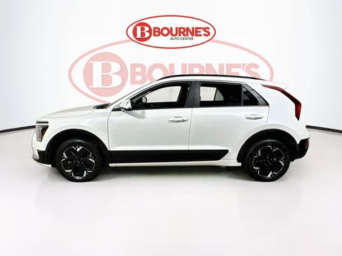 Used 2023 Kia Niro Wind w/ Wind Preserve Package FWD image 7