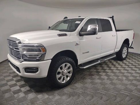 Used 2023 RAM 2500 Laramie AWD/4WD image 3