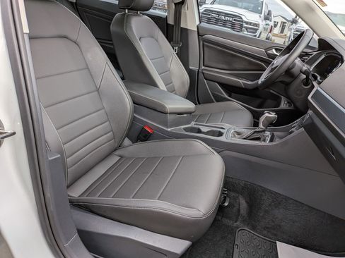 Used 2023 Volkswagen Jetta SE image 31