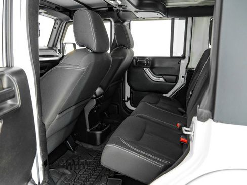 Used 2015 Jeep Wrangler Unlimited Sahara w/ Connectivity Group image 33