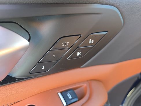 Used 2025 BMW X5 xDrive40i w/ Executive Package image 19