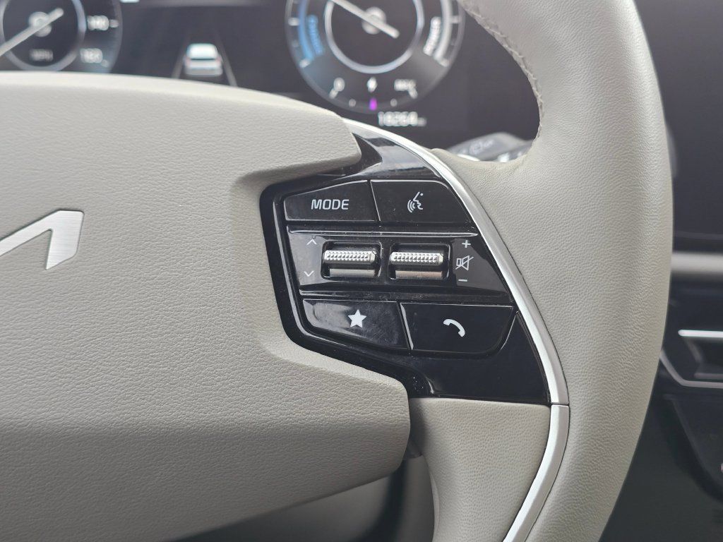 Certified 2023 Kia Niro Wave w/ Wave Preserve Package FWD image 30