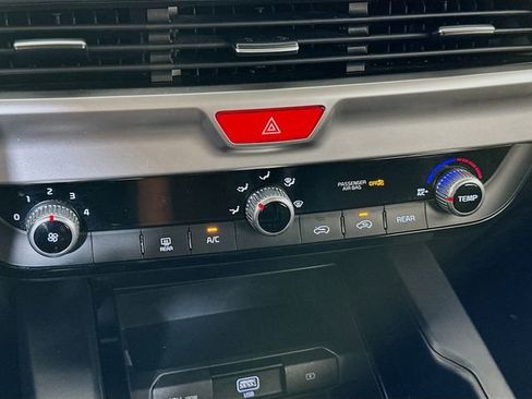 Used 2020 Kia Telluride LX AWD/4WD image 16