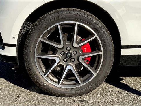 New 2025 Land Rover Range Rover Velar Dynamic SE image 13