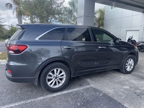 Used 2020 Kia Sorento LX image 2