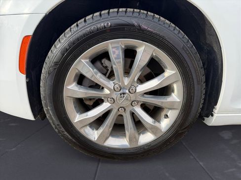 Used 2020 Chrysler 300 Limited image 10