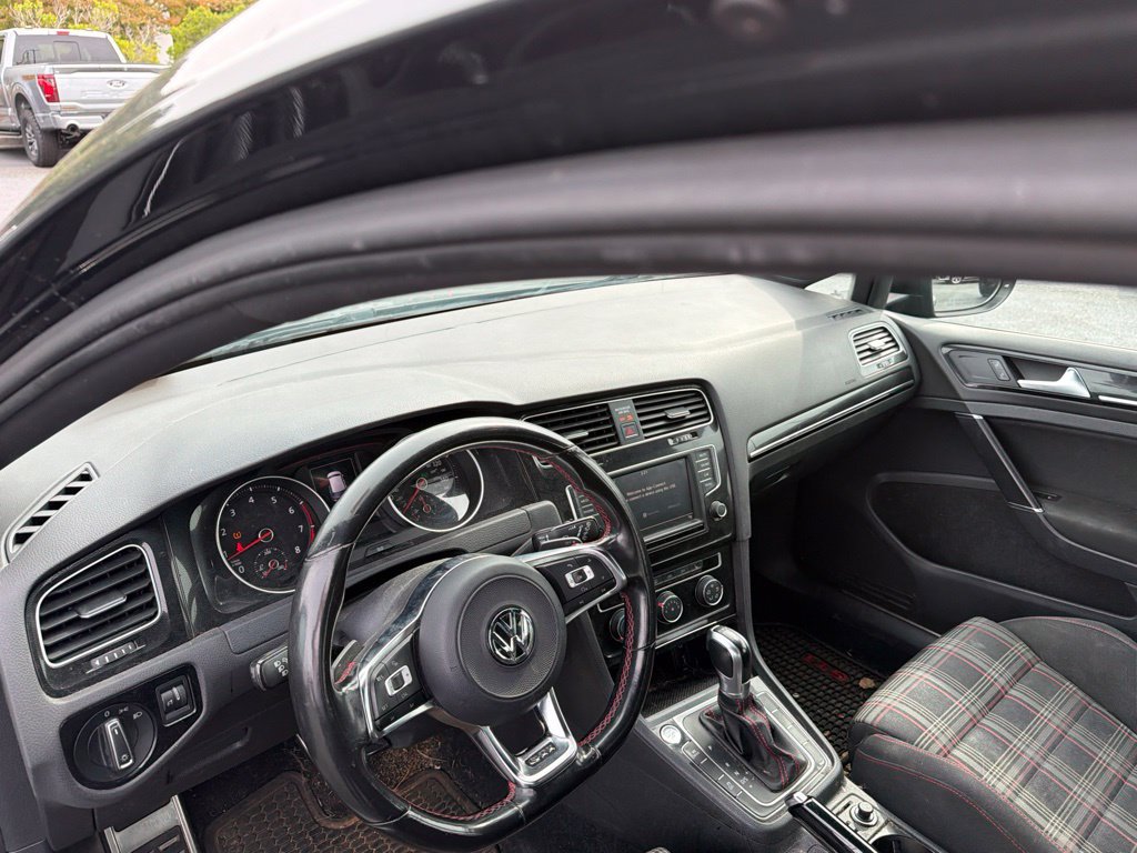 Used 2017 Volkswagen GTI SE FWD image 8