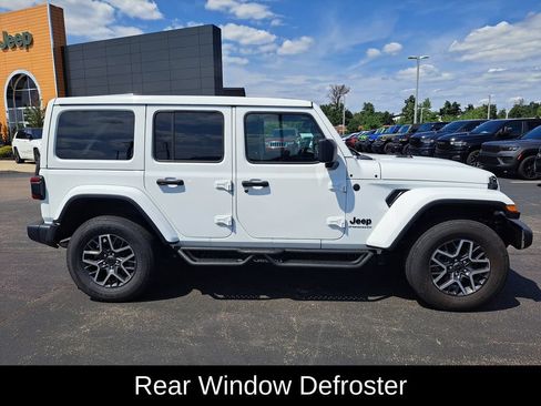 Certified 2025 Jeep Wrangler Unlimited Sahara AWD/4WD image 3