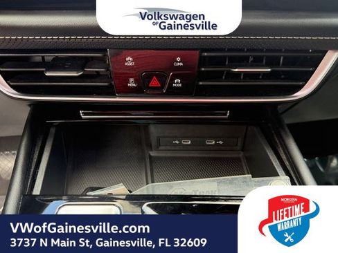 Certified 2024 Volkswagen Atlas Cross Sport SE FWD image 25