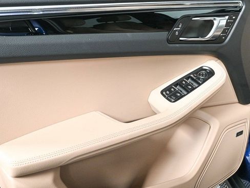 Certified 2026 Porsche Macan image 6