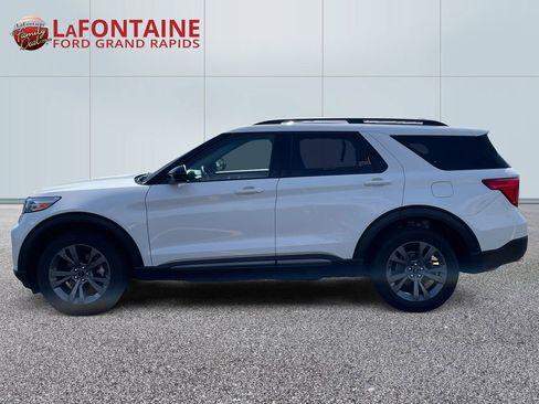 Used 2023 Ford Explorer XLT w/ Equipment Group 202A AWD/4WD image 4