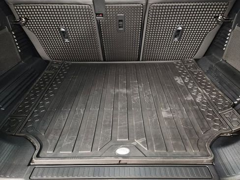 New 2026 Land Rover Defender 110 X-Dynamic SE image 33