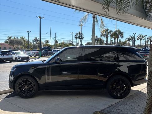 Used 2024 Land Rover Range Rover Long Wheelbase SE image 4