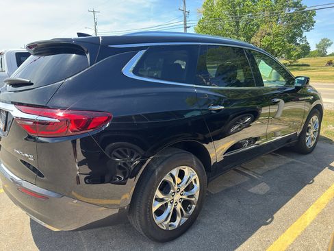 Used 2019 Buick Enclave Avenir w/ Avenir Technology Package AWD/4WD image 3