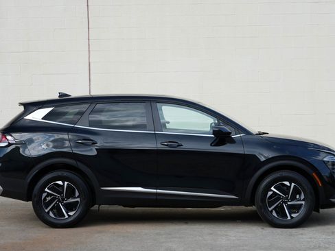 Used 2024 Kia Sportage LX AWD/4WD image 45