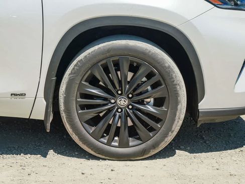 Used 2023 Toyota Highlander Platinum AWD/4WD image 8