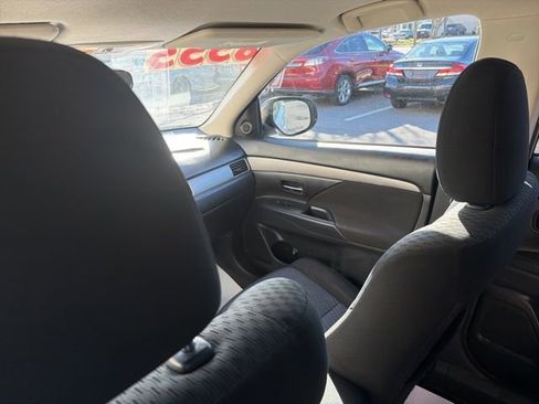 Used 2014 Mitsubishi Outlander ES FWD image 25