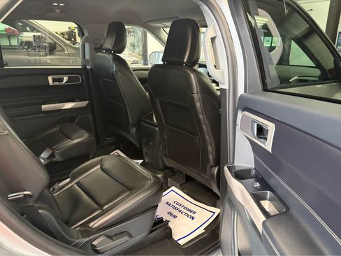 Used 2023 Ford Explorer XLT w/ Equipment Group 202A AWD/4WD image 29