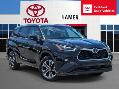 Used 2021 Toyota Highlander XLE FWD image 1