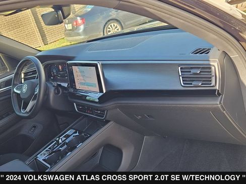 Used 2024 Volkswagen Atlas Cross Sport SE w/ Panoramic Sunroof Package FWD image 31