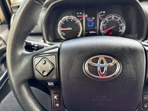 Used 2022 Toyota 4Runner TRD Off-Road Premium AWD/4WD image 26