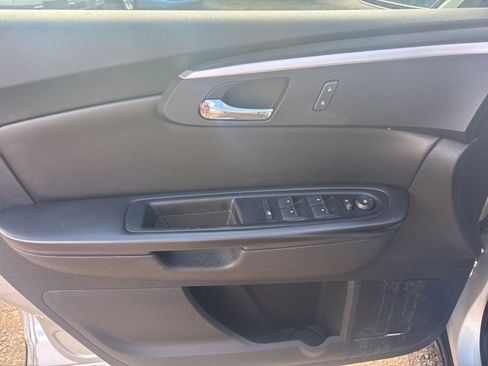 Used 2012 Chevrolet Traverse LT image 26