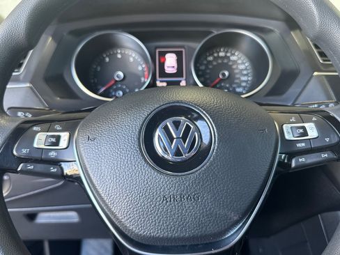 Used 2021 Volkswagen Tiguan S image 22