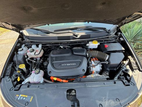 Used 2023 Chrysler Pacifica Touring-L FWD image 34