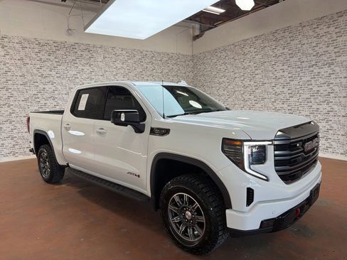 Used 2024 GMC Sierra 1500 AT4 w/ Technology Package AWD/4WD image 1