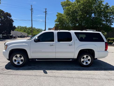Used 2007 Chevrolet Suburban LT w/ LT Preferred Equipment Group AWD/4WD image 8