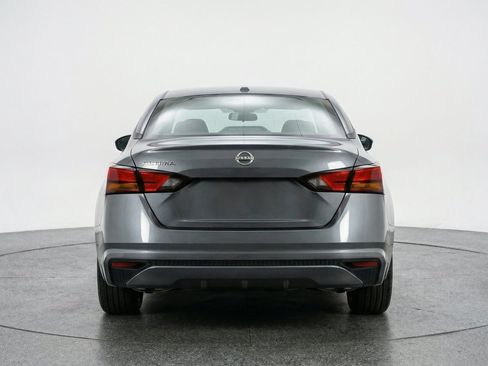 Used 2025 Nissan Altima 2.5 SV FWD image 7