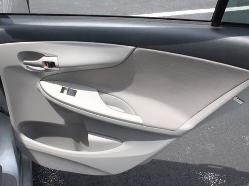 Used 2012 Toyota Corolla LE FWD image 23
