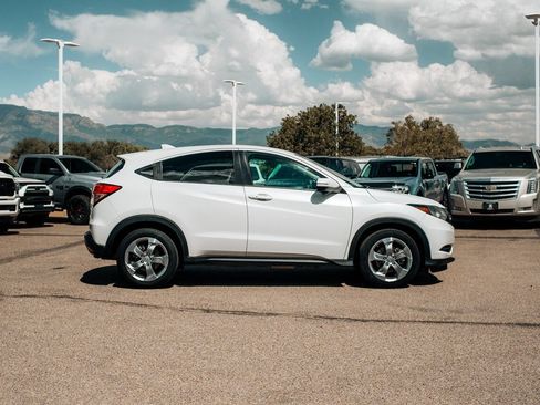 Used 2017 Honda HR-V EX image 8
