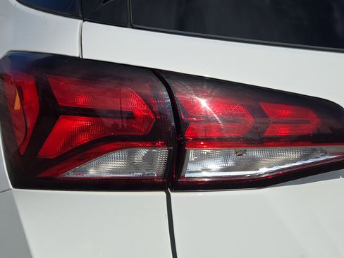 Used 2023 Chevrolet Equinox LS image 29