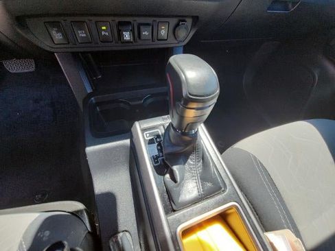 Used 2021 Toyota Tacoma TRD Off-Road w/ Technology Package AWD/4WD image 16