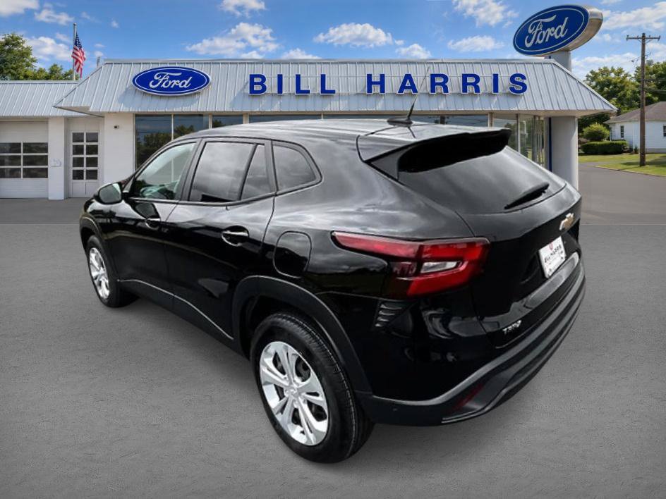 Used 2025 Chevrolet Trax LS w/ Driver Confidence Package FWD image 9
