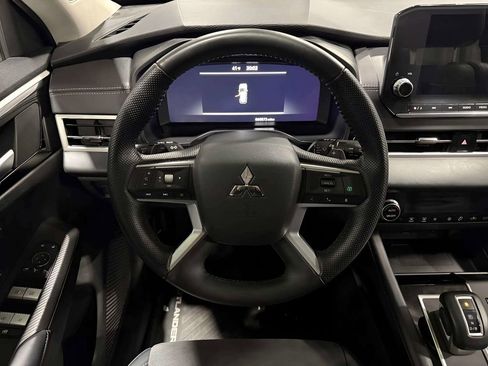 Used 2023 Mitsubishi Outlander SE AWD/4WD image 23