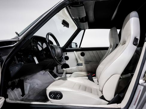 Used 1990 Porsche 911 Carrera RWD image 20