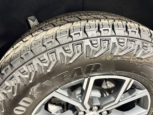 Certified 2024 GMC Acadia AT4 w/ Luxury Package image 9