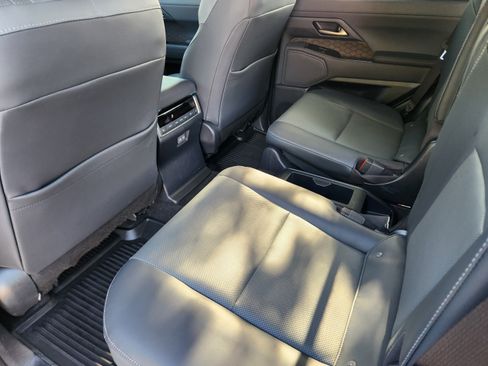 Used 2024 Lexus GX 550 w/ Accessory Package (Z1) AWD/4WD image 30